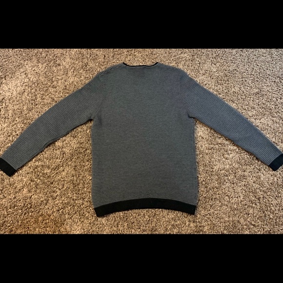 Auden Cavill sweater great condition size small - Picture 3 of 4